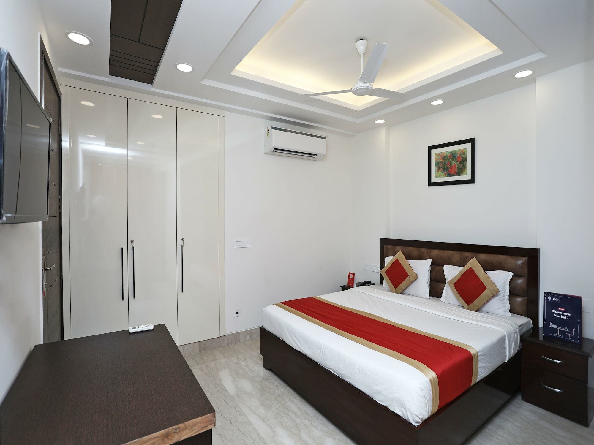 Oyo 14765 Amar Apartment